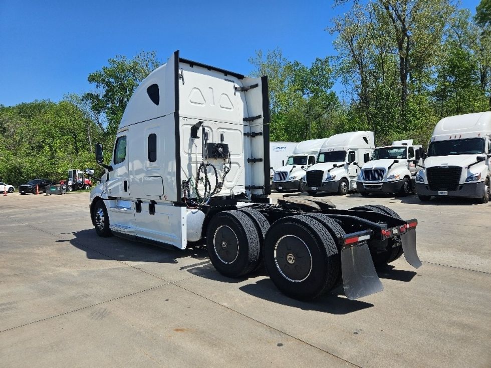 Sleeper Tractor-Heavy Duty Tractors-Freightliner-2020-T12664ST-Moberly-MO-713,341\n\t\tmiles-$ 46,000 - Image 5