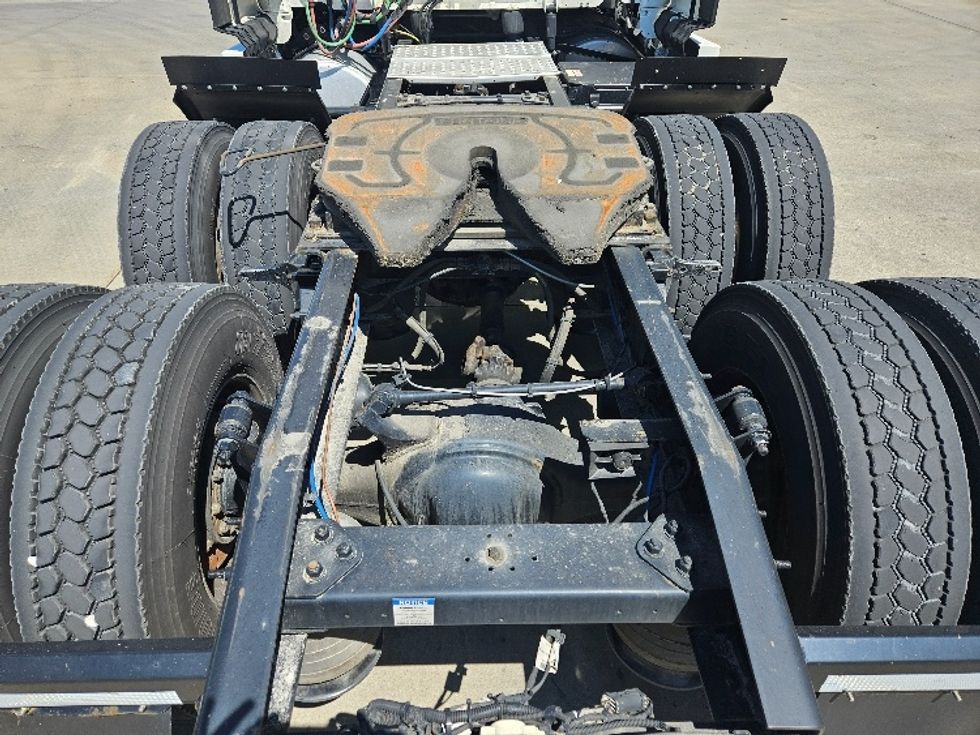 Sleeper Tractor-Heavy Duty Tractors-Freightliner-2020-T12664ST-Moberly-MO-713,341\n\t\tmiles-$ 46,000 - Image 6