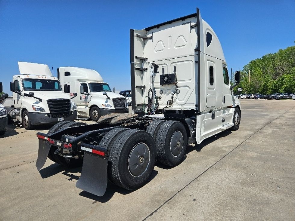 Sleeper Tractor-Heavy Duty Tractors-Freightliner-2020-T12664ST-Moberly-MO-713,341\n\t\tmiles-$ 46,000 - Image 7