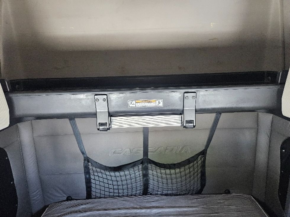 Sleeper Tractor-Heavy Duty Tractors-Freightliner-2020-T12664ST-Moberly-MO-872,558\n\t\tmiles-$ 36,000 - Image 16