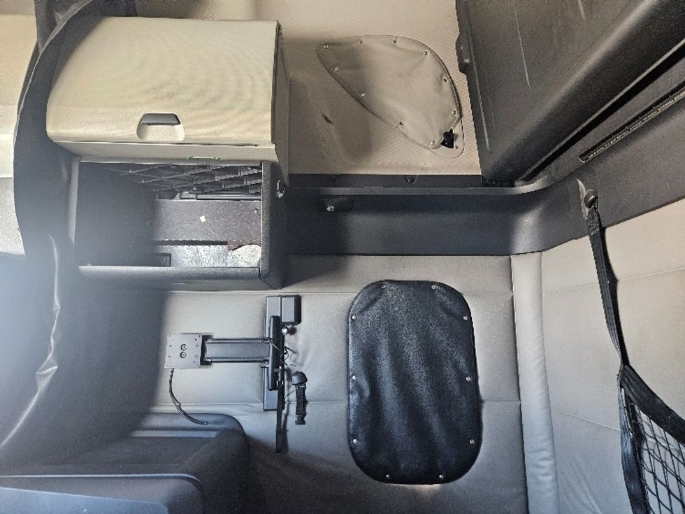 Sleeper Tractor-Heavy Duty Tractors-Freightliner-2020-T12664ST-Moberly-MO-872,558\n\t\tmiles-$ 36,000 - Image 19