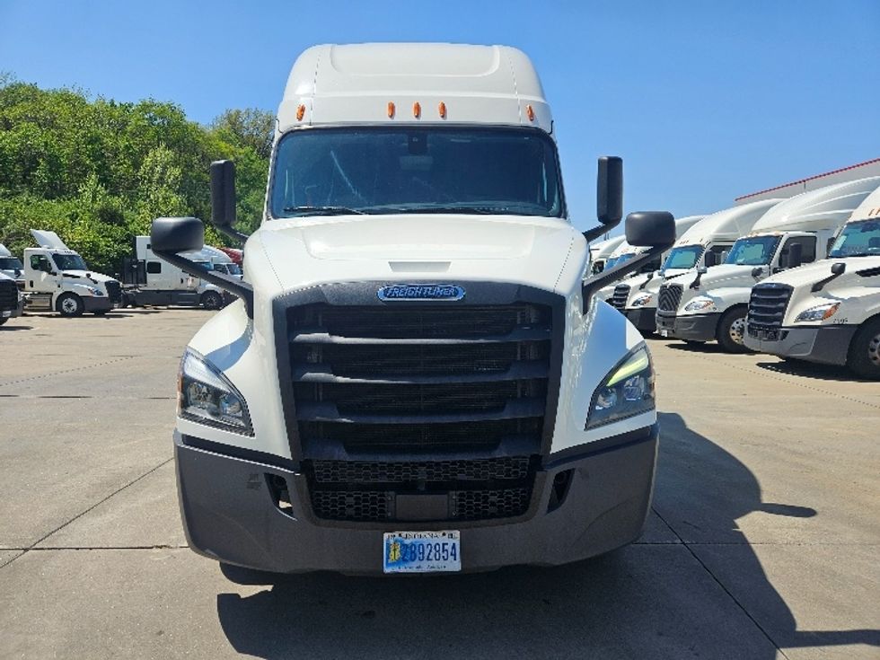 Sleeper Tractor-Heavy Duty Tractors-Freightliner-2020-T12664ST-Moberly-MO-872,558\n\t\tmiles-$ 36,000 - Image 2