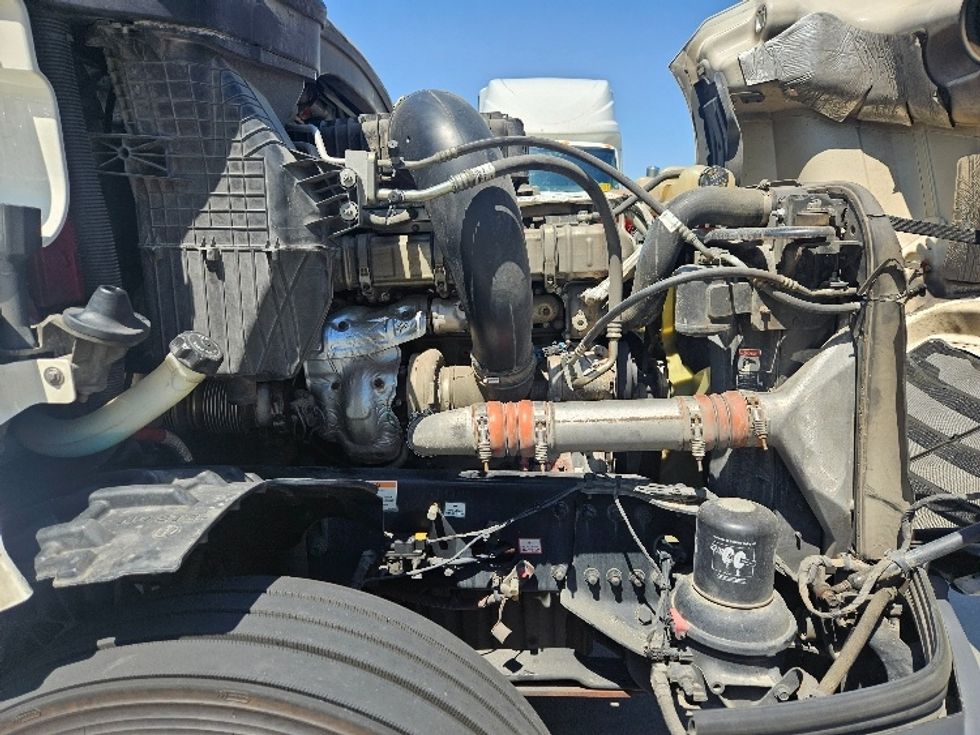 Sleeper Tractor-Heavy Duty Tractors-Freightliner-2020-T12664ST-Moberly-MO-872,558\n\t\tmiles-$ 36,000 - Image 20