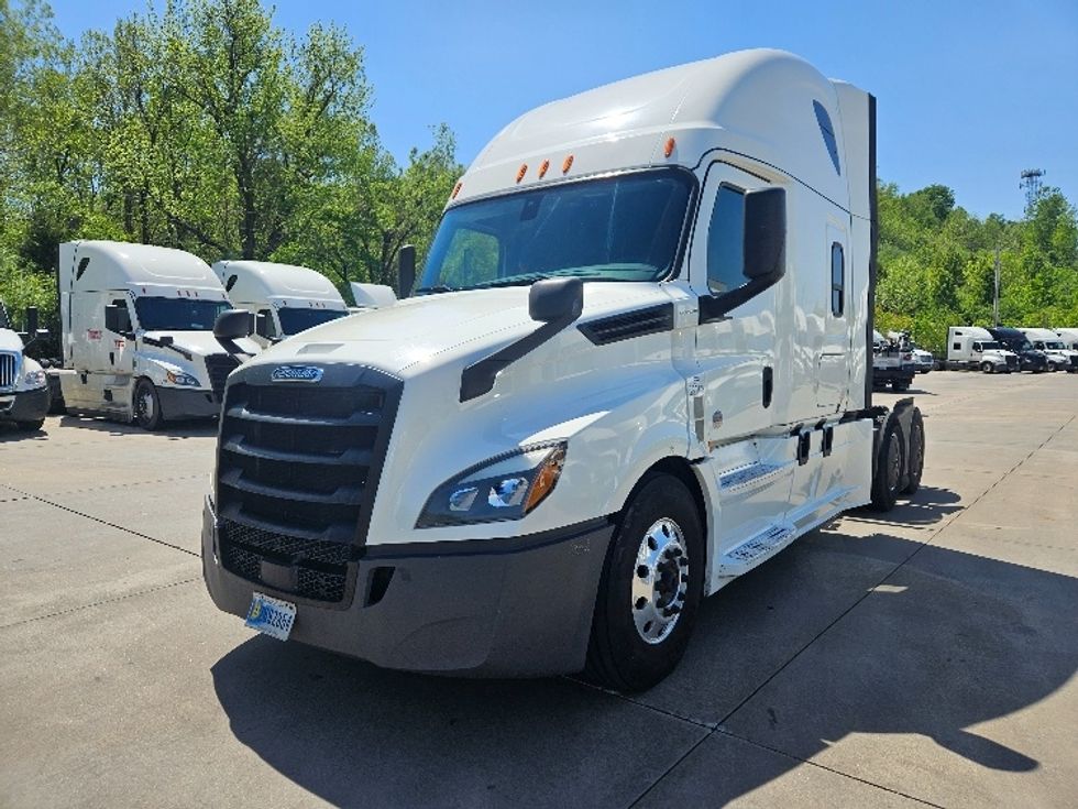 Sleeper Tractor-Heavy Duty Tractors-Freightliner-2020-T12664ST-Moberly-MO-872,558\n\t\tmiles-$ 36,000 - Image 3