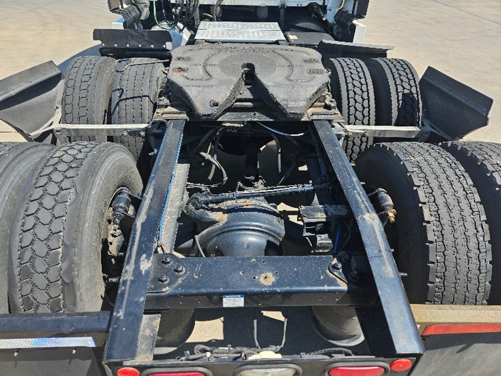 Sleeper Tractor-Heavy Duty Tractors-Freightliner-2020-T12664ST-Moberly-MO-872,558\n\t\tmiles-$ 36,000 - Image 6