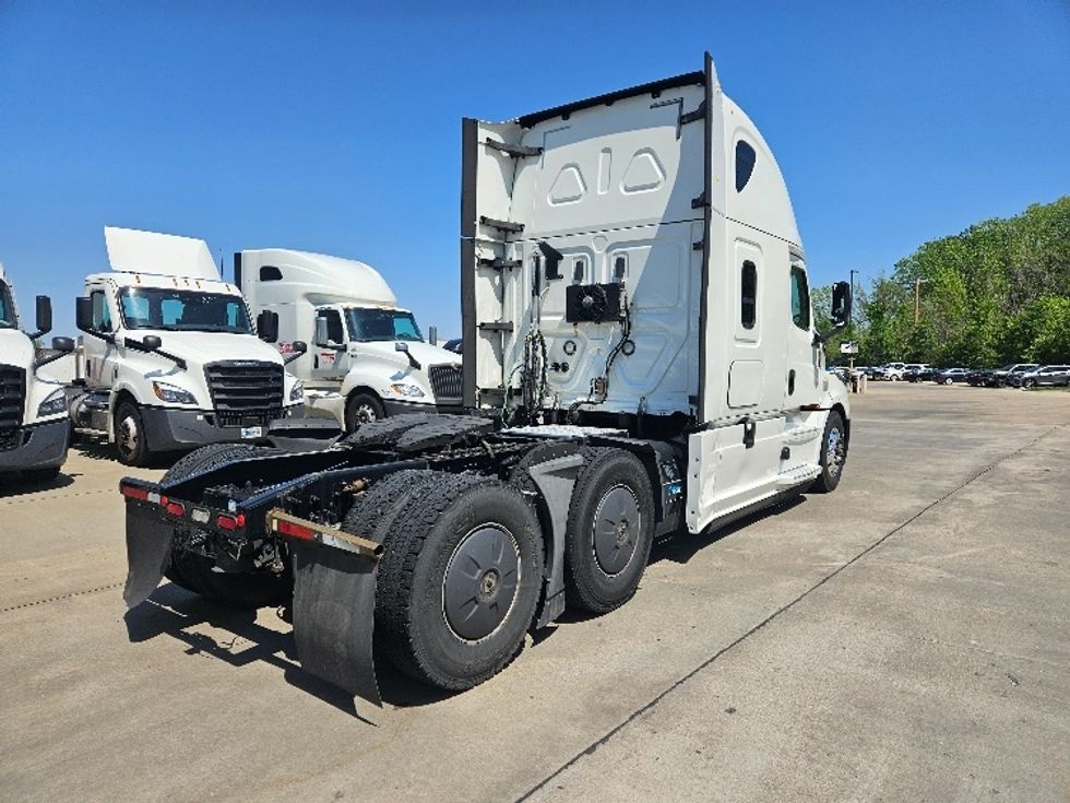 Sleeper Tractor-Heavy Duty Tractors-Freightliner-2020-T12664ST-Moberly-MO-872,558\n\t\tmiles-$ 36,000 - Image 7
