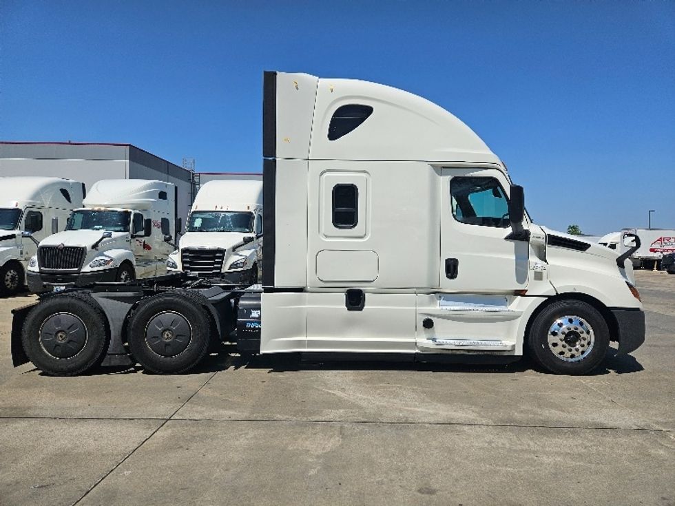 Sleeper Tractor-Heavy Duty Tractors-Freightliner-2020-T12664ST-Moberly-MO-872,558\n\t\tmiles-$ 36,000 - Image 8