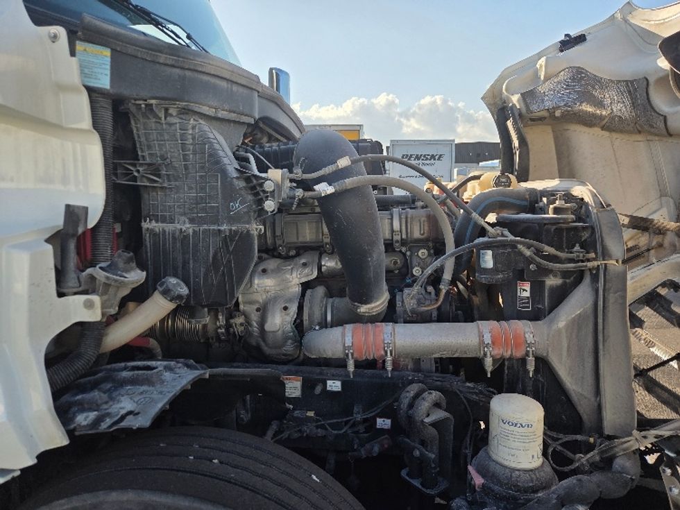 Sleeper Tractor-Heavy Duty Tractors-Freightliner-2020-T12664ST-Mobile-AL-170,310\n\t\tmiles-$ 78,250 - Image 20