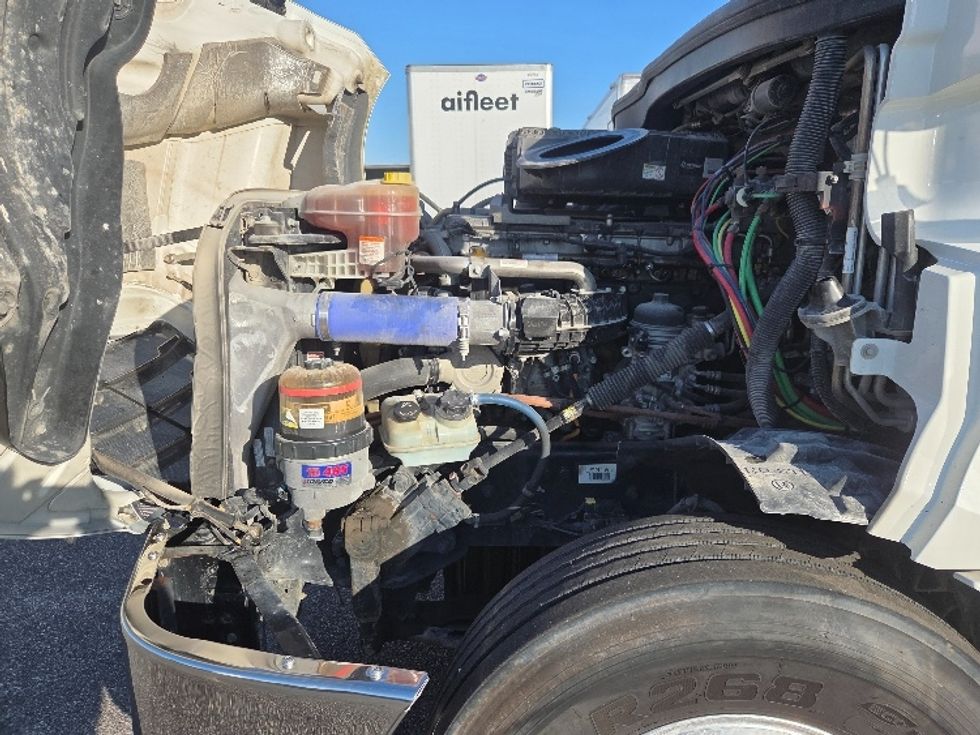 Sleeper Tractor-Heavy Duty Tractors-Freightliner-2020-T12664ST-Mobile-AL-170,310\n\t\tmiles-$ 78,250 - Image 21