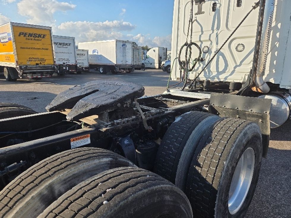 Sleeper Tractor-Heavy Duty Tractors-Freightliner-2020-T12664ST-Mobile-AL-170,310\n\t\tmiles-$ 78,250 - Image 22