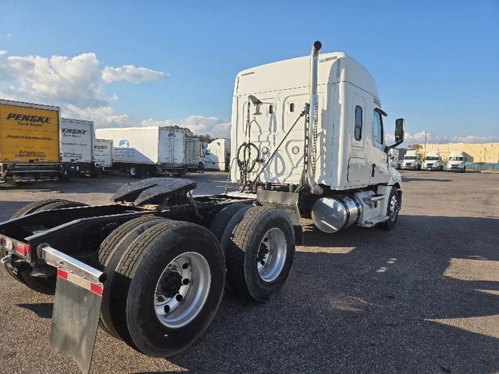 Sleeper Tractor-Heavy Duty Tractors-Freightliner-2020-T12664ST-Mobile-AL-170,310\n\t\tmiles-$ 78,250 - Image 7
