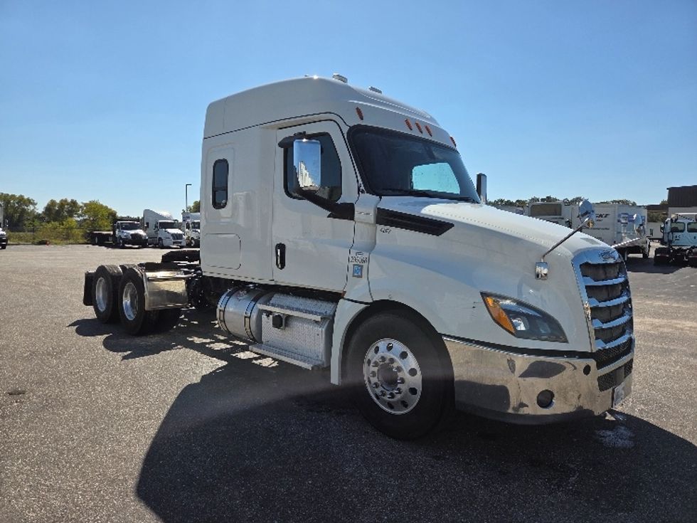Sleeper Tractor-Heavy Duty Tractors-Freightliner-2020-T12664ST-Mobile-AL-290,375\n\t\tmiles-$ 72,000 - Image 1