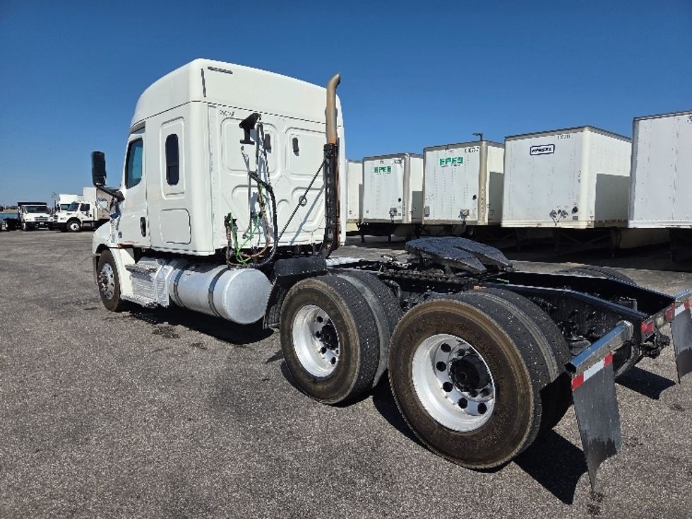 Sleeper Tractor-Heavy Duty Tractors-Freightliner-2020-T12664ST-Mobile-AL-290,375\n\t\tmiles-$ 72,000 - Image 5