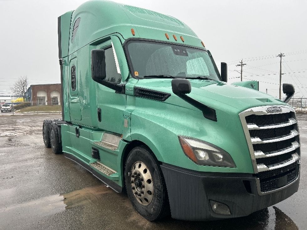Sleeper Tractor-Heavy Duty Tractors-Freightliner-2020-T12664ST-Moncton-NB-1,006,599\n\t\tkm-$ 62,250 - Image 1