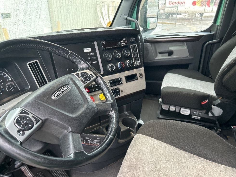Sleeper Tractor-Heavy Duty Tractors-Freightliner-2020-T12664ST-Moncton-NB-1,006,599\n\t\tkm-$ 62,250 - Image 10