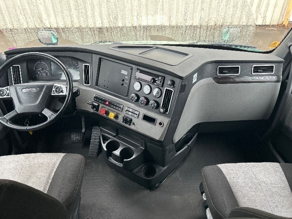 Sleeper Tractor-Heavy Duty Tractors-Freightliner-2020-T12664ST-Moncton-NB-1,006,599\n\t\tkm-$ 62,250 - Image 12