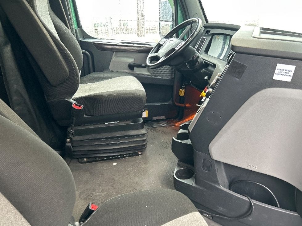 Sleeper Tractor-Heavy Duty Tractors-Freightliner-2020-T12664ST-Moncton-NB-1,006,599\n\t\tkm-$ 62,250 - Image 15