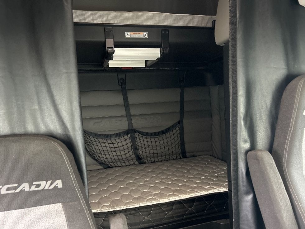 Sleeper Tractor-Heavy Duty Tractors-Freightliner-2020-T12664ST-Moncton-NB-1,006,599\n\t\tkm-$ 62,250 - Image 16