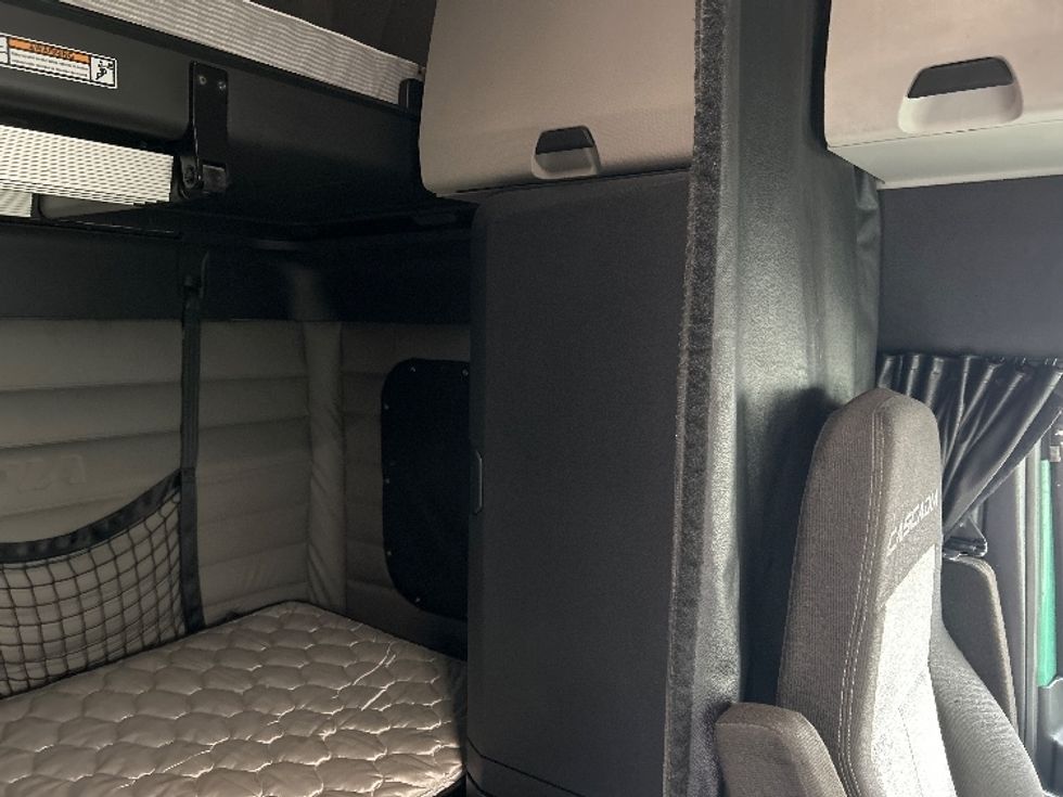 Sleeper Tractor-Heavy Duty Tractors-Freightliner-2020-T12664ST-Moncton-NB-1,006,599\n\t\tkm-$ 62,250 - Image 18