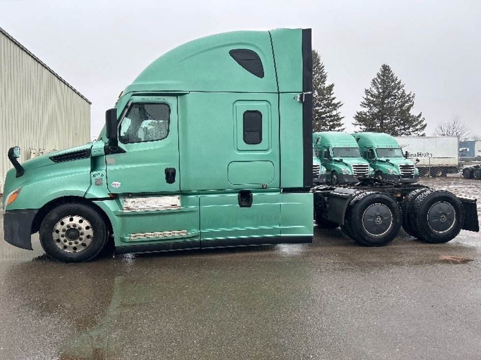 Sleeper Tractor-Heavy Duty Tractors-Freightliner-2020-T12664ST-Moncton-NB-1,006,599\n\t\tkm-$ 62,250 - Image 4