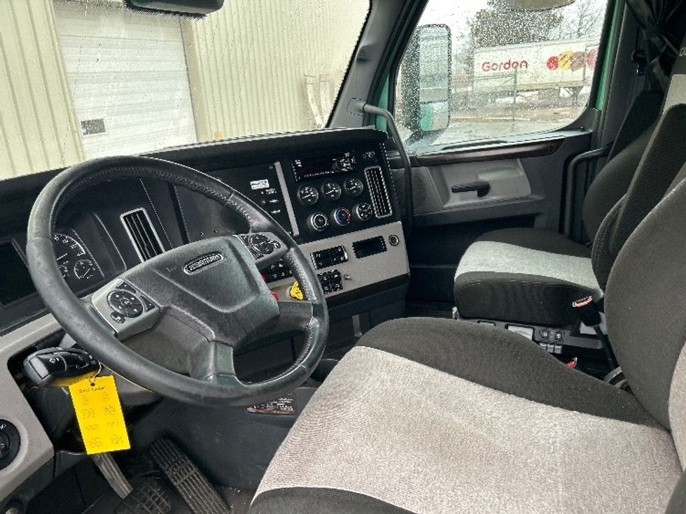 Sleeper Tractor-Heavy Duty Tractors-Freightliner-2020-T12664ST-Moncton-NB-1,020,945\n\t\tkm-$ 61,500 - Image 10