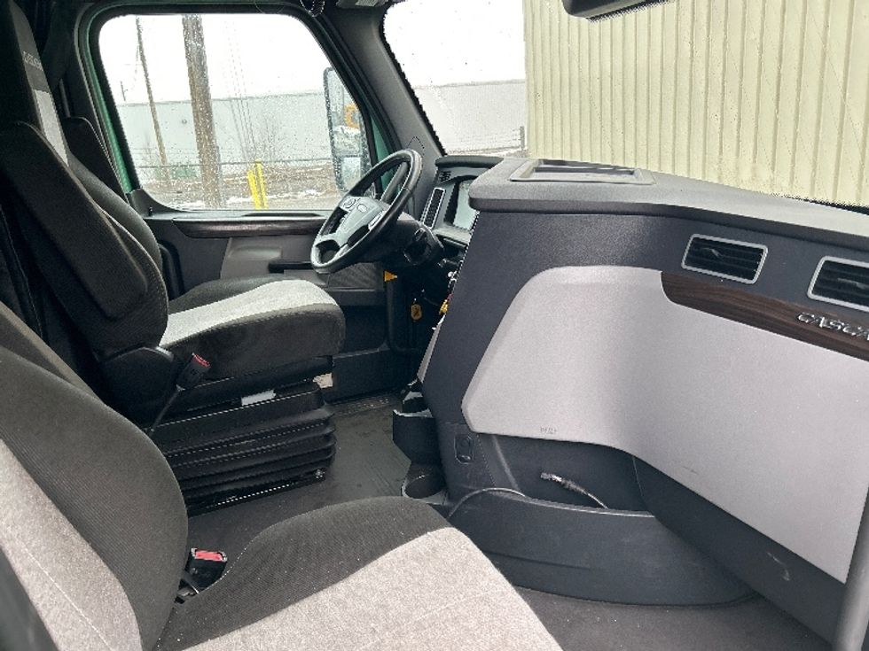 Sleeper Tractor-Heavy Duty Tractors-Freightliner-2020-T12664ST-Moncton-NB-1,020,945\n\t\tkm-$ 61,500 - Image 15