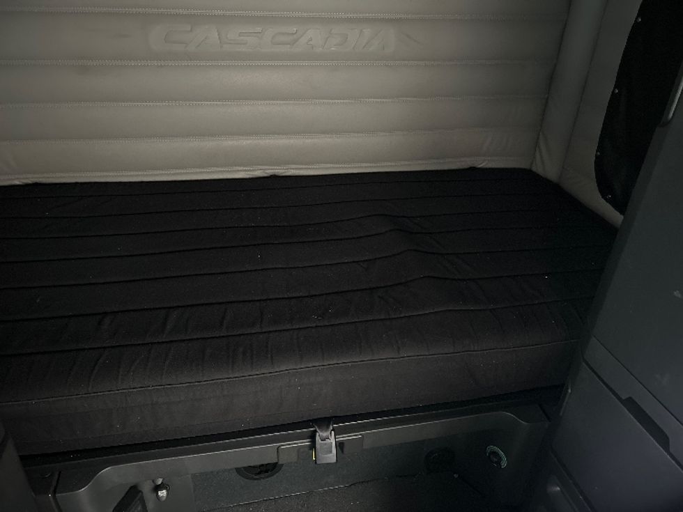 Sleeper Tractor-Heavy Duty Tractors-Freightliner-2020-T12664ST-Moncton-NB-1,020,945\n\t\tkm-$ 61,500 - Image 17