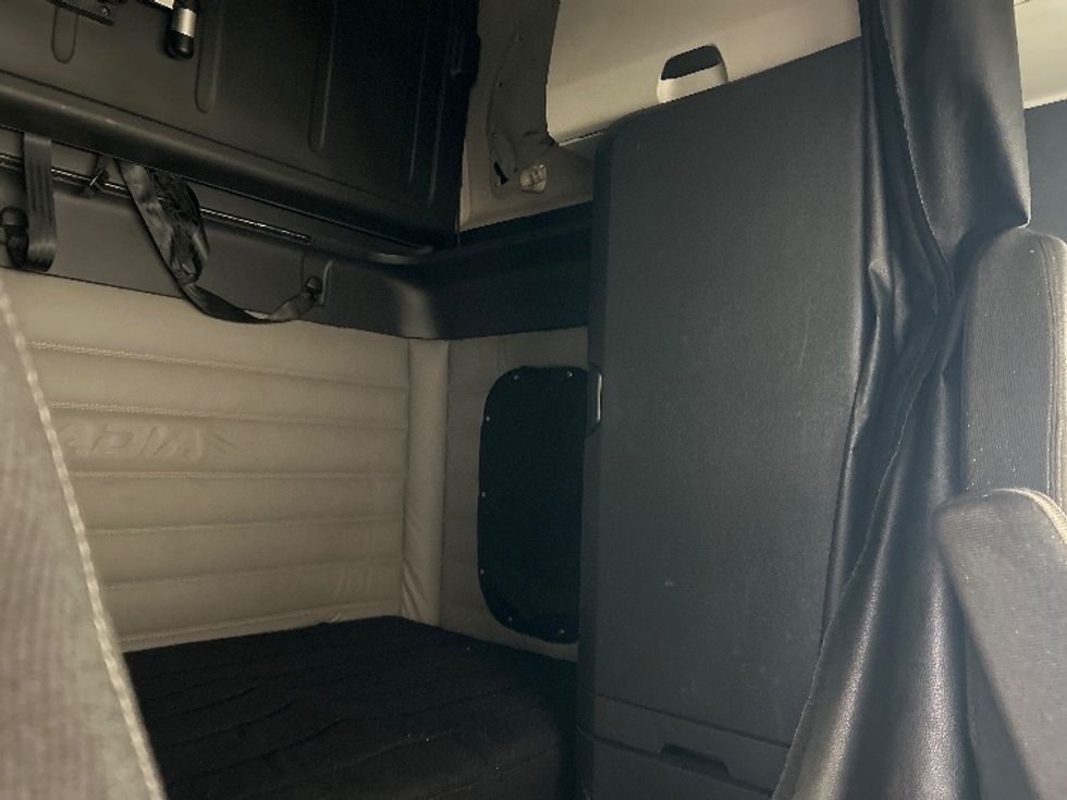 Sleeper Tractor-Heavy Duty Tractors-Freightliner-2020-T12664ST-Moncton-NB-1,020,945\n\t\tkm-$ 61,500 - Image 18