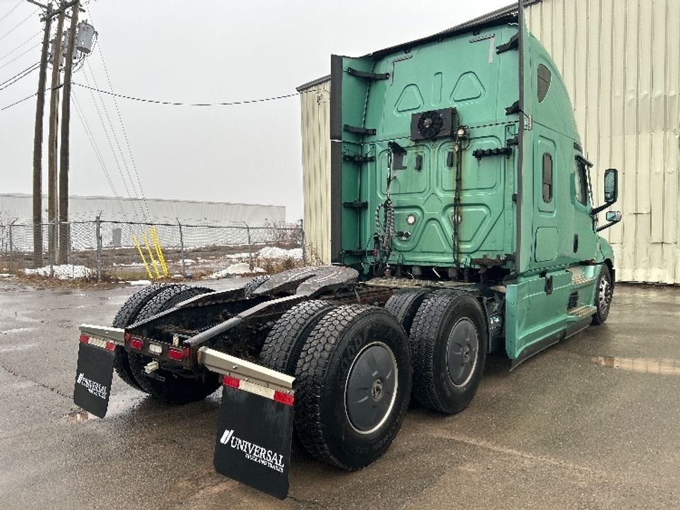 Sleeper Tractor-Heavy Duty Tractors-Freightliner-2020-T12664ST-Moncton-NB-1,020,945\n\t\tkm-$ 61,500 - Image 7