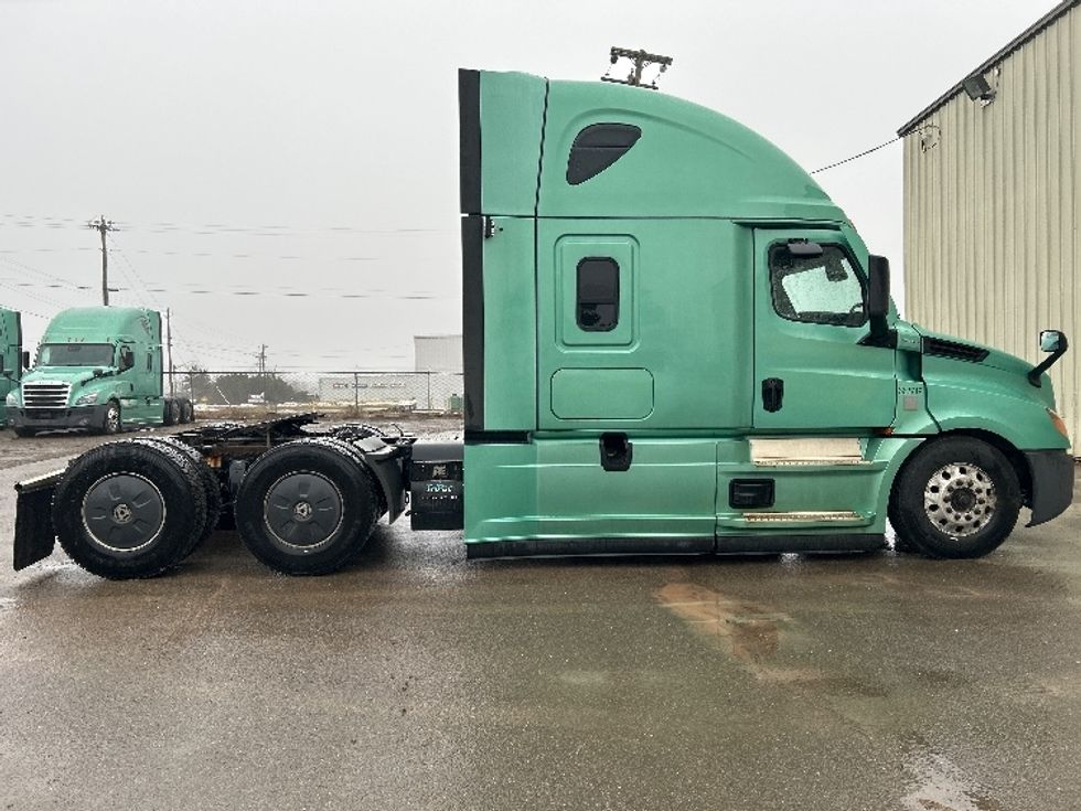 Sleeper Tractor-Heavy Duty Tractors-Freightliner-2020-T12664ST-Moncton-NB-1,020,945\n\t\tkm-$ 61,500 - Image 8