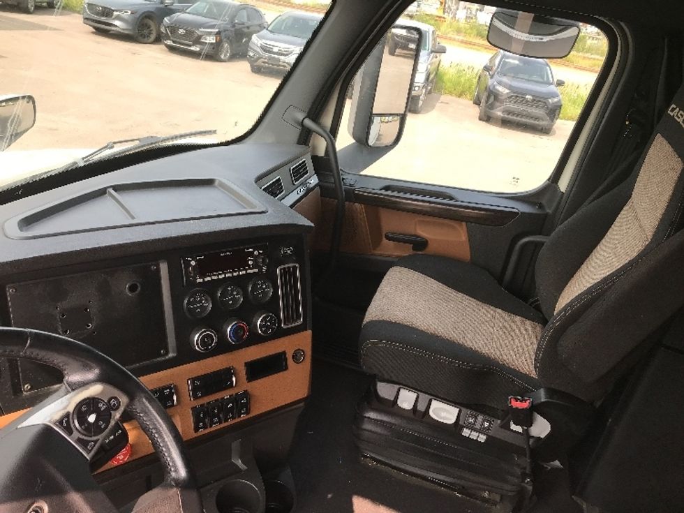 Sleeper Tractor-Heavy Duty Tractors-Freightliner-2020-T12664ST-Moncton-NB-1,029,747\n\t\tkm-$ 67,750 - Image 10