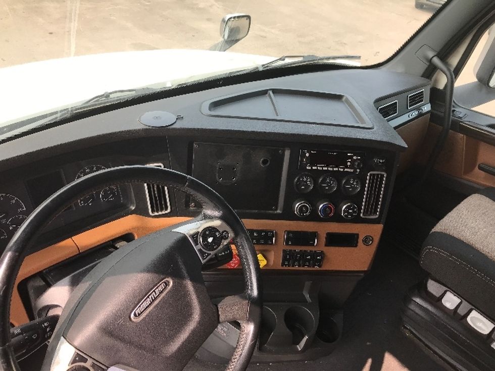 Sleeper Tractor-Heavy Duty Tractors-Freightliner-2020-T12664ST-Moncton-NB-1,029,747\n\t\tkm-$ 67,750 - Image 11