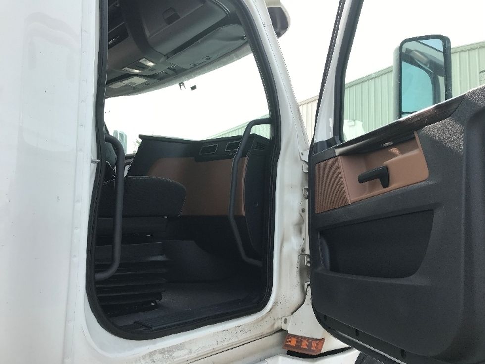 Sleeper Tractor-Heavy Duty Tractors-Freightliner-2020-T12664ST-Moncton-NB-1,029,747\n\t\tkm-$ 67,750 - Image 13