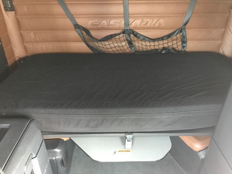 Sleeper Tractor-Heavy Duty Tractors-Freightliner-2020-T12664ST-Moncton-NB-1,029,747\n\t\tkm-$ 67,750 - Image 16