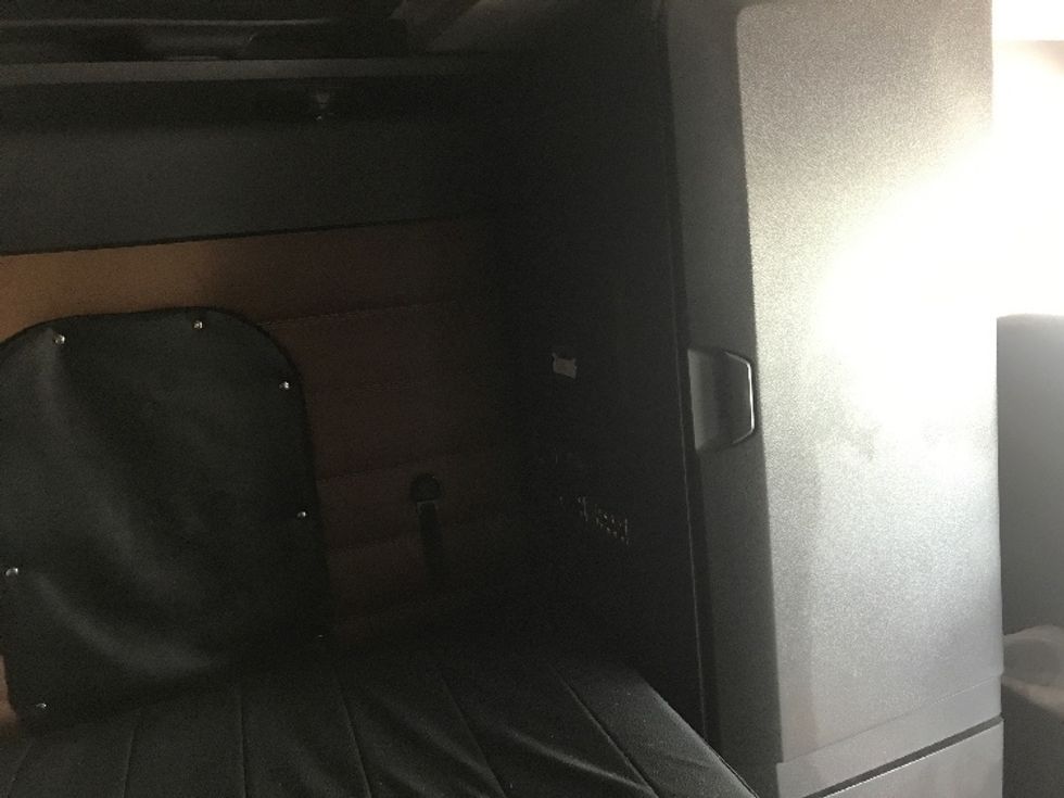 Sleeper Tractor-Heavy Duty Tractors-Freightliner-2020-T12664ST-Moncton-NB-1,029,747\n\t\tkm-$ 67,750 - Image 18