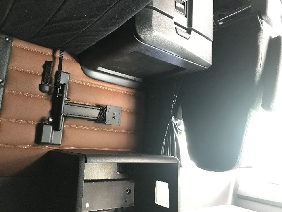 Sleeper Tractor-Heavy Duty Tractors-Freightliner-2020-T12664ST-Moncton-NB-1,029,747\n\t\tkm-$ 67,750 - Image 19