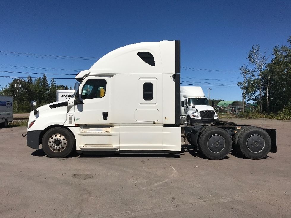 Sleeper Tractor-Heavy Duty Tractors-Freightliner-2020-T12664ST-Moncton-NB-1,029,747\n\t\tkm-$ 67,750 - Image 4