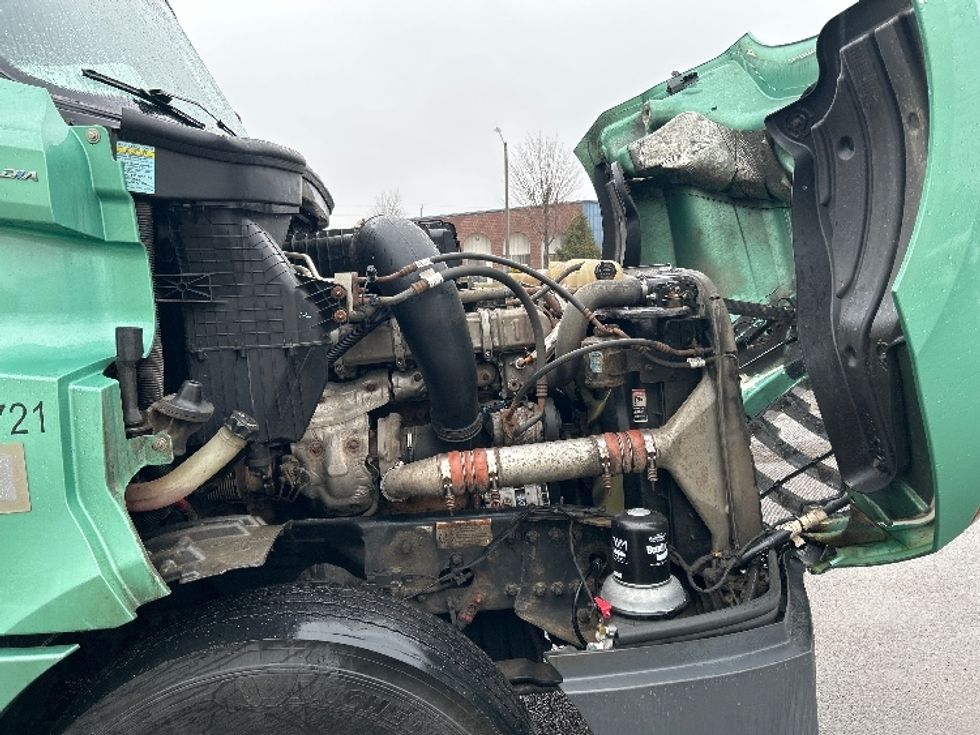 Sleeper Tractor-Heavy Duty Tractors-Freightliner-2020-T12664ST-Moncton-NB-1,089,092\n\t\tkm-$ 56,750 - Image 20