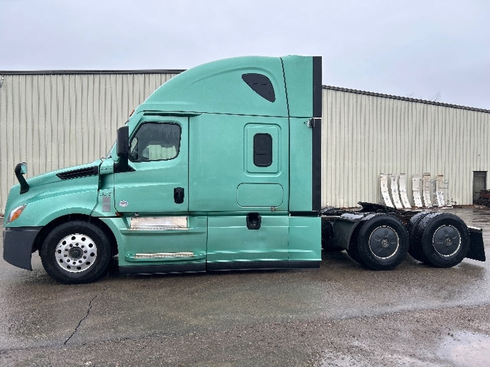Sleeper Tractor-Heavy Duty Tractors-Freightliner-2020-T12664ST-Moncton-NB-1,089,092\n\t\tkm-$ 56,750 - Image 4