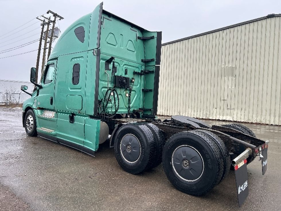 Sleeper Tractor-Heavy Duty Tractors-Freightliner-2020-T12664ST-Moncton-NB-1,089,092\n\t\tkm-$ 56,750 - Image 5