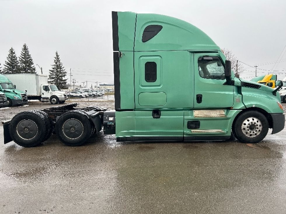 Sleeper Tractor-Heavy Duty Tractors-Freightliner-2020-T12664ST-Moncton-NB-1,089,092\n\t\tkm-$ 56,750 - Image 8