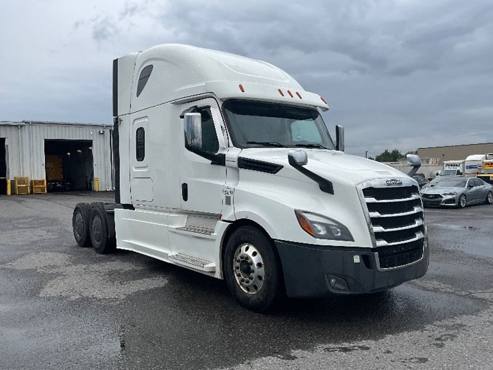 Sleeper Tractor-Heavy Duty Tractors-Freightliner-2020-T12664ST-Moncton-NB-1,092,411\n\t\tkm-$ 64,750 - Image 1