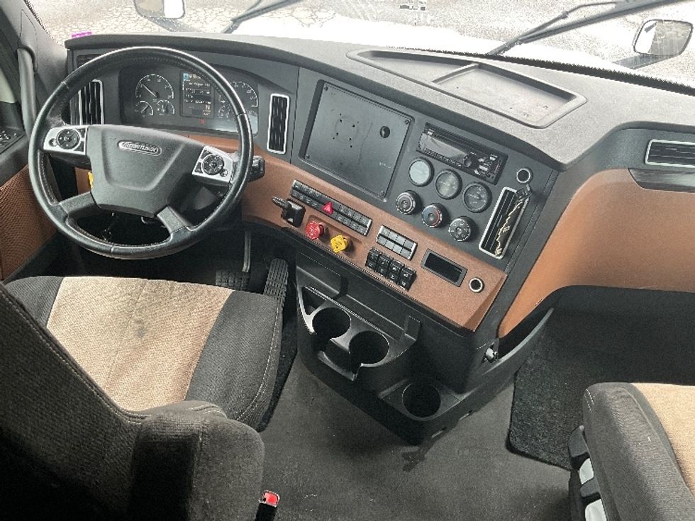 Sleeper Tractor-Heavy Duty Tractors-Freightliner-2020-T12664ST-Moncton-NB-1,092,411\n\t\tkm-$ 64,750 - Image 12