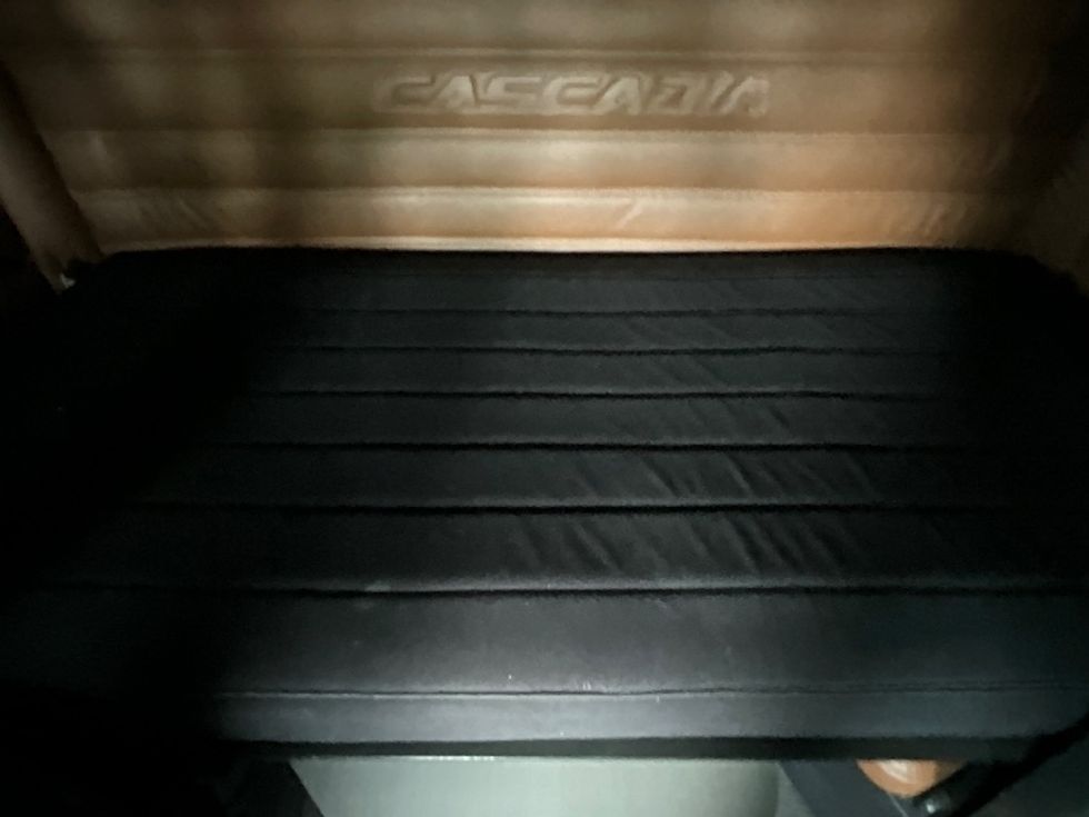 Sleeper Tractor-Heavy Duty Tractors-Freightliner-2020-T12664ST-Moncton-NB-1,092,411\n\t\tkm-$ 64,750 - Image 17