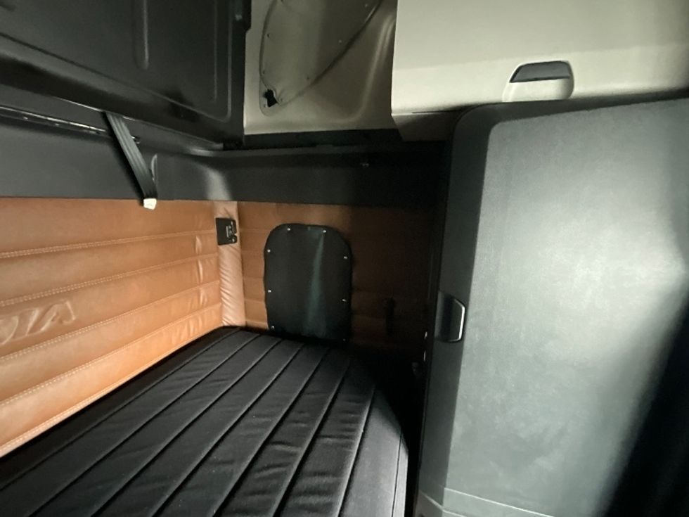 Sleeper Tractor-Heavy Duty Tractors-Freightliner-2020-T12664ST-Moncton-NB-1,092,411\n\t\tkm-$ 64,750 - Image 18