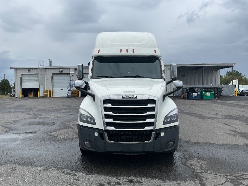 Sleeper Tractor-Heavy Duty Tractors-Freightliner-2020-T12664ST-Moncton-NB-1,092,411\n\t\tkm-$ 64,750 - Image 2