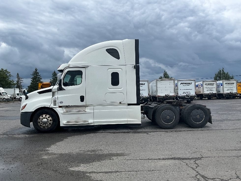 Sleeper Tractor-Heavy Duty Tractors-Freightliner-2020-T12664ST-Moncton-NB-1,092,411\n\t\tkm-$ 64,750 - Image 4