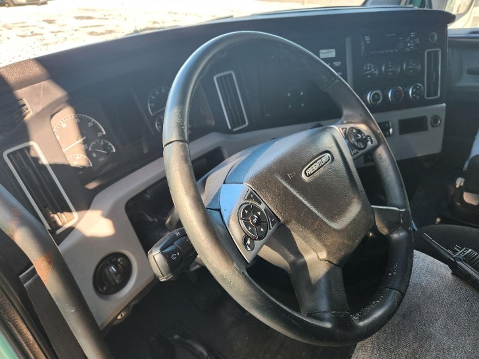 Sleeper Tractor-Heavy Duty Tractors-Freightliner-2020-T12664ST-Moncton-NB-1,100,455\n\t\tkm-$ 56,250 - Image 11