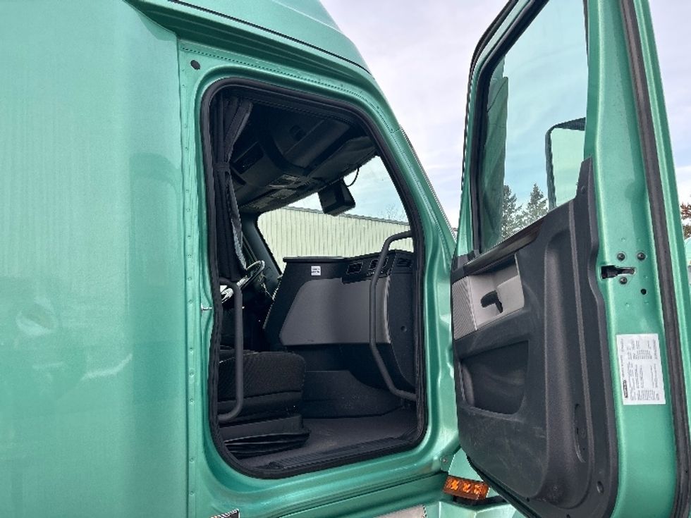 Sleeper Tractor-Heavy Duty Tractors-Freightliner-2020-T12664ST-Moncton-NB-1,100,455\n\t\tkm-$ 56,250 - Image 13