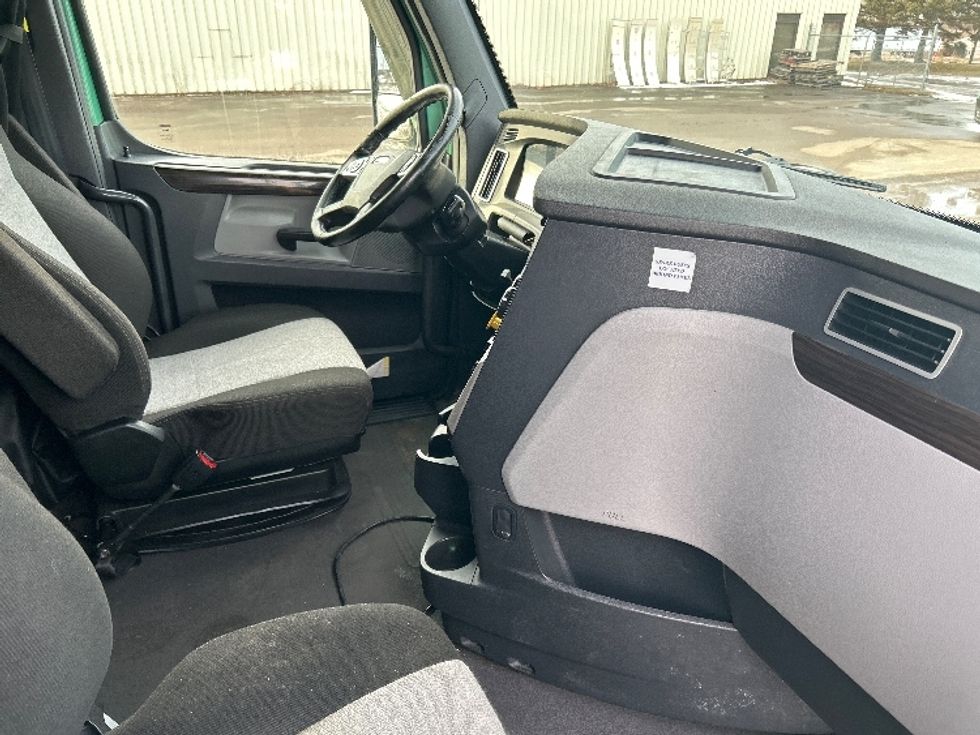 Sleeper Tractor-Heavy Duty Tractors-Freightliner-2020-T12664ST-Moncton-NB-1,100,455\n\t\tkm-$ 56,250 - Image 15